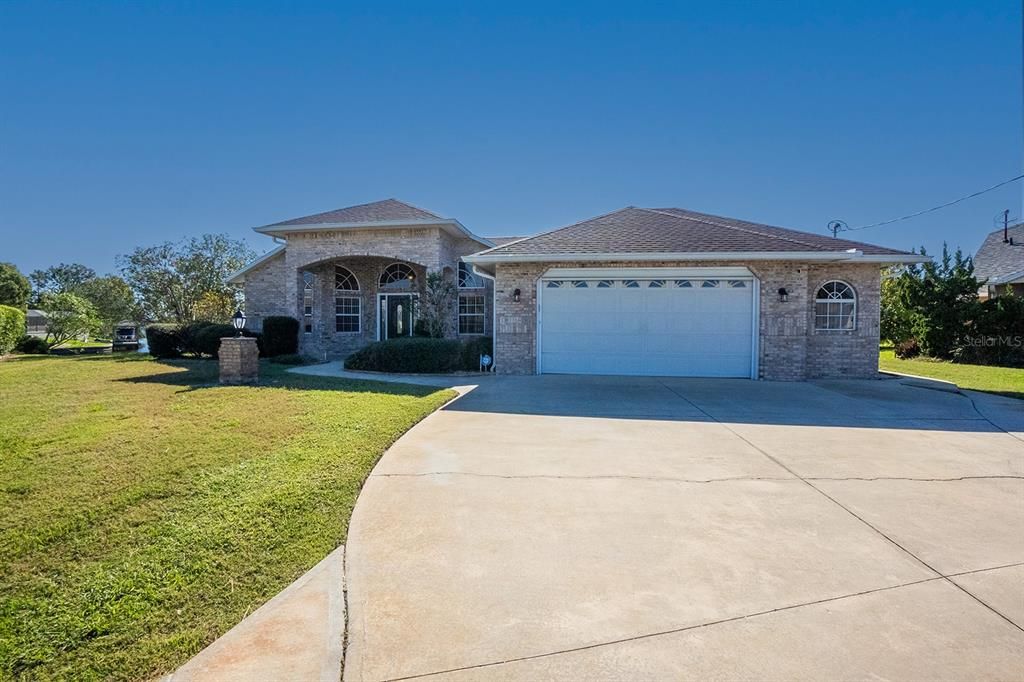 For Sale: $799,000 (3 beds, 2 baths, 2077 Square Feet)