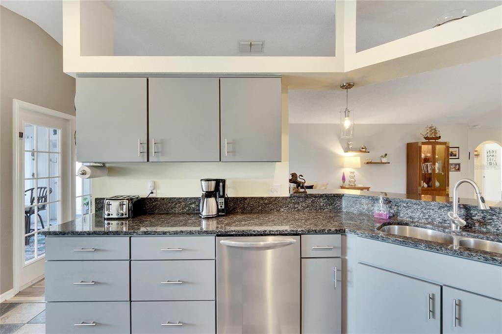 For Sale: $314,900 (2 beds, 2 baths, 1754 Square Feet)