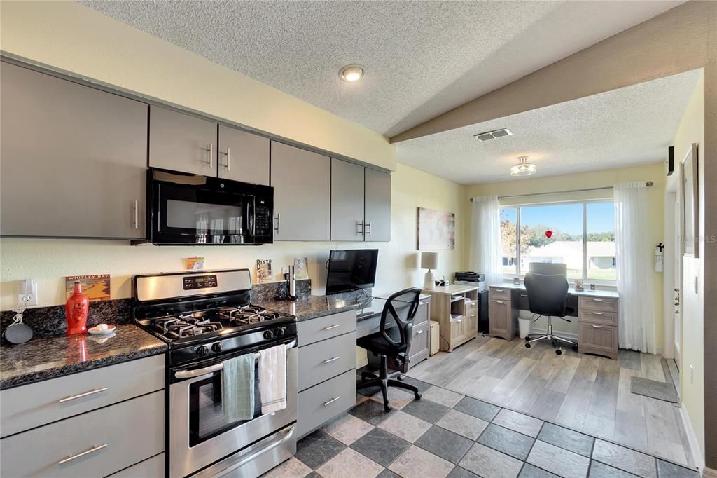 For Sale: $314,900 (2 beds, 2 baths, 1754 Square Feet)