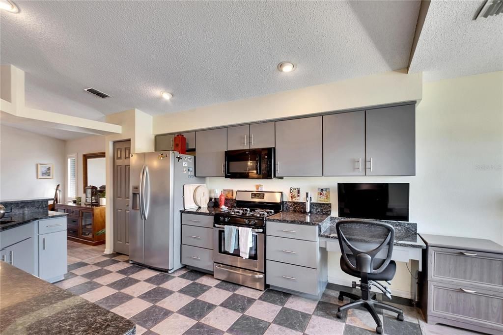 For Sale: $314,900 (2 beds, 2 baths, 1754 Square Feet)