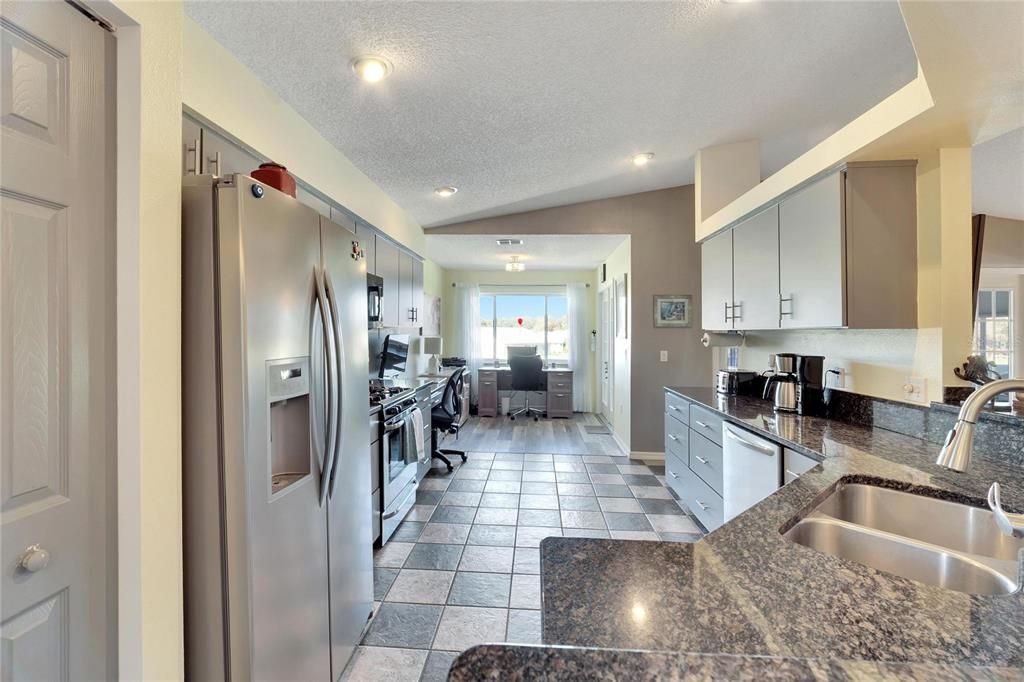 For Sale: $314,900 (2 beds, 2 baths, 1754 Square Feet)