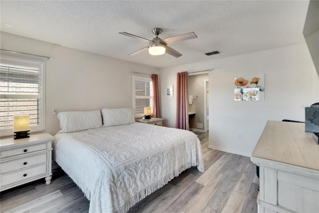 For Sale: $314,900 (2 beds, 2 baths, 1754 Square Feet)