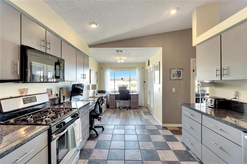 For Sale: $314,900 (2 beds, 2 baths, 1754 Square Feet)