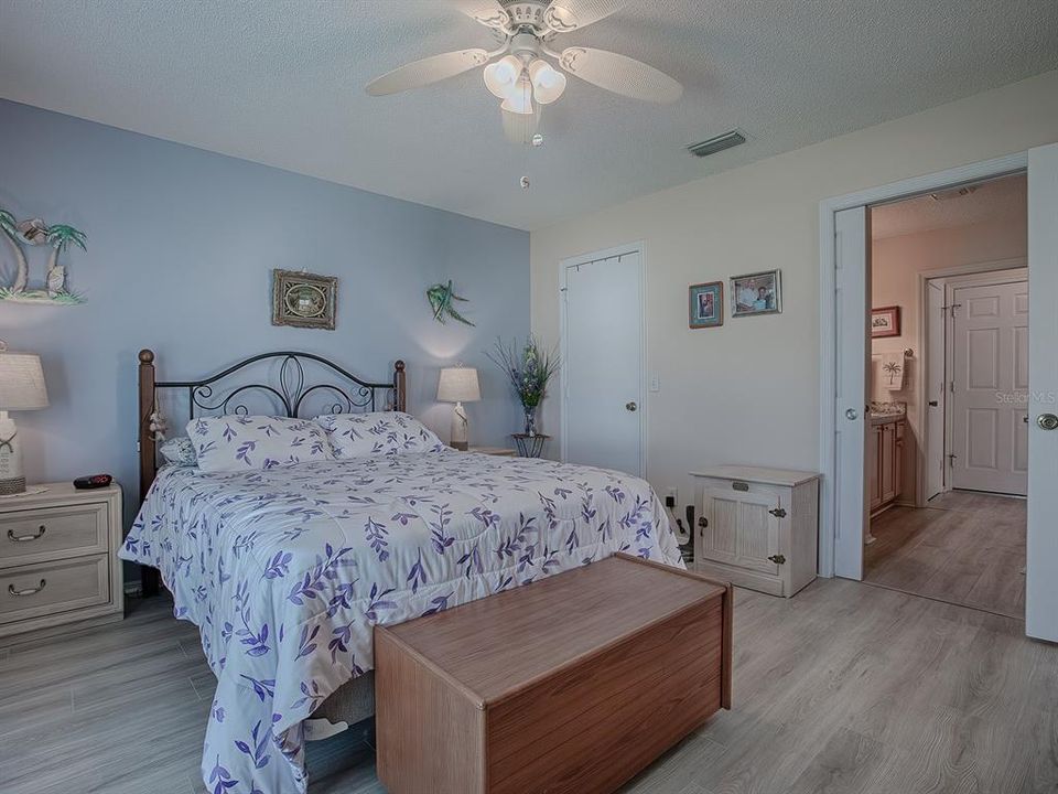 WALK-IN CLOSET AND EN SUITE MASTER BATH