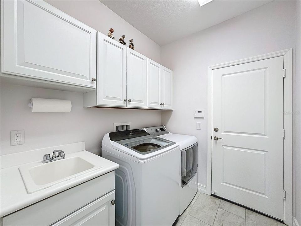 For Sale: $375,900 (2 beds, 2 baths, 1648 Square Feet)