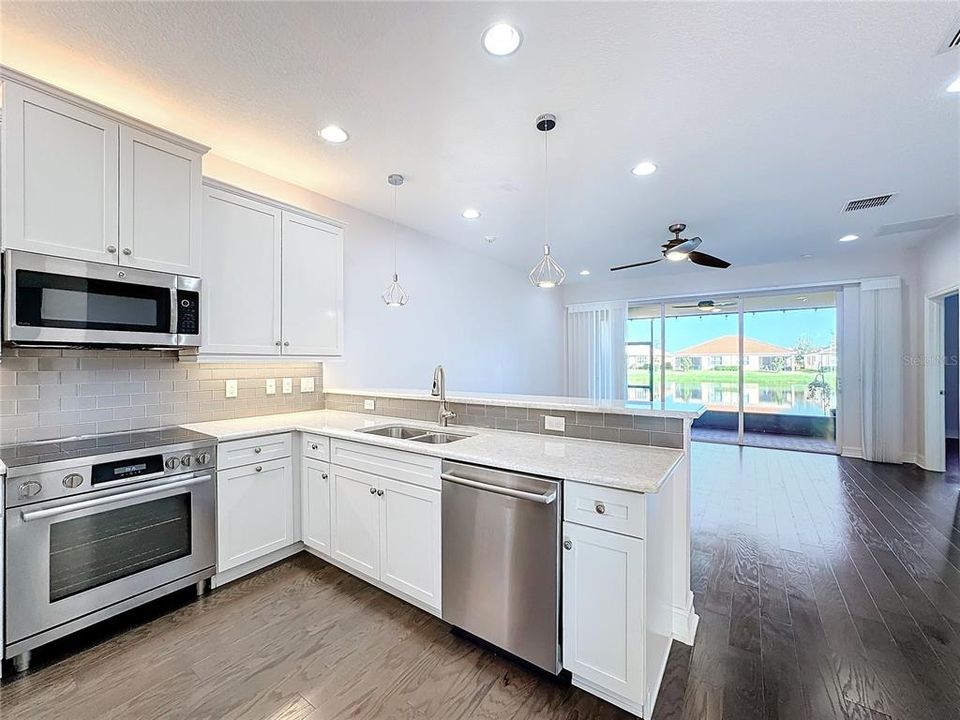 For Sale: $375,900 (2 beds, 2 baths, 1648 Square Feet)