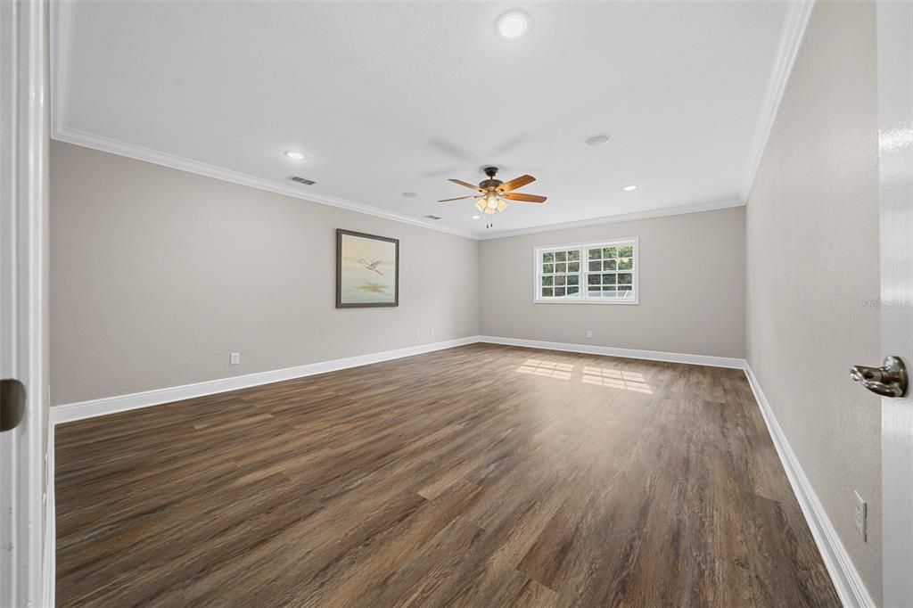 Very Large Upstairs Bonus Room