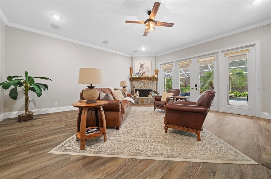 Spacious Living Room Overlooking The Pool