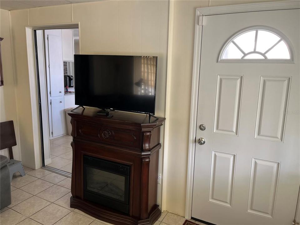 For Sale: $225,000 (2 beds, 2 baths, 1008 Square Feet)