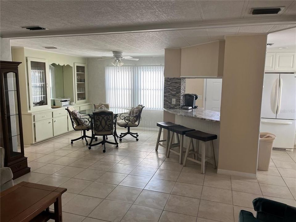 For Sale: $225,000 (2 beds, 2 baths, 1008 Square Feet)