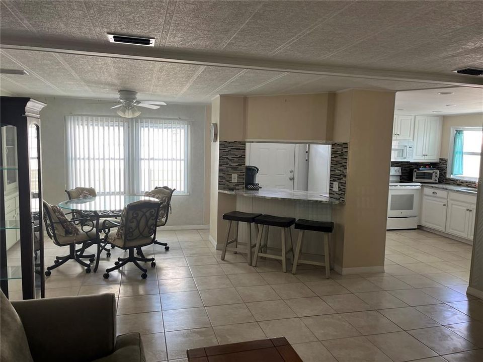 For Sale: $225,000 (2 beds, 2 baths, 1008 Square Feet)