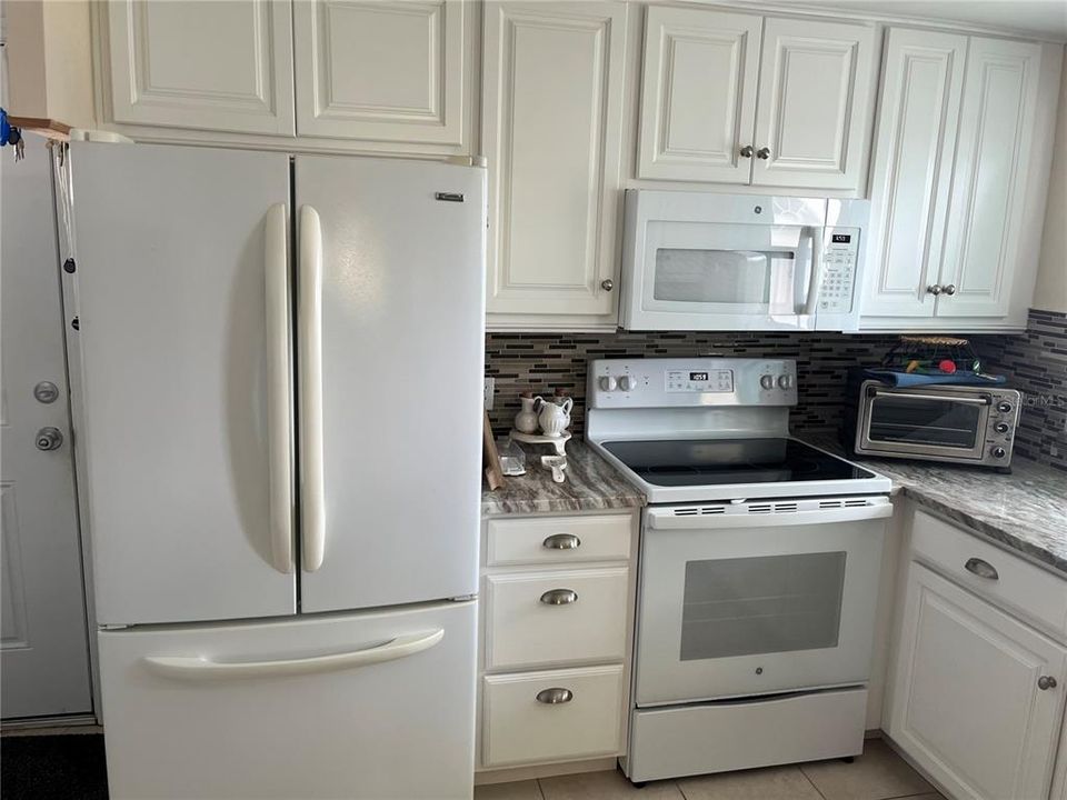 For Sale: $225,000 (2 beds, 2 baths, 1008 Square Feet)