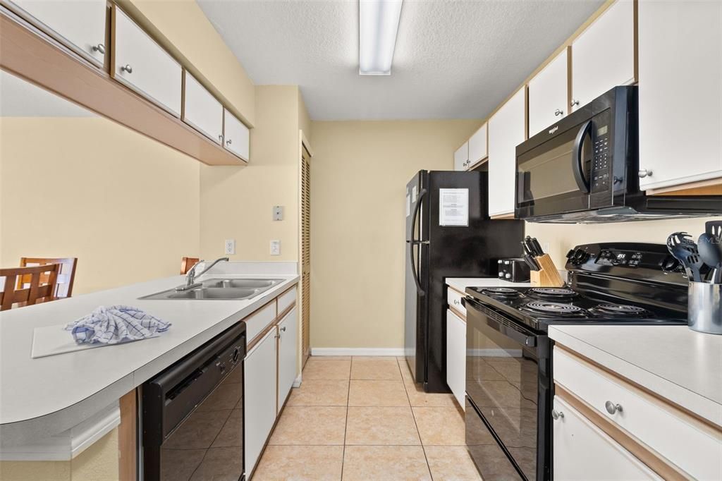 For Sale: $255,900 (3 beds, 2 baths, 1357 Square Feet)