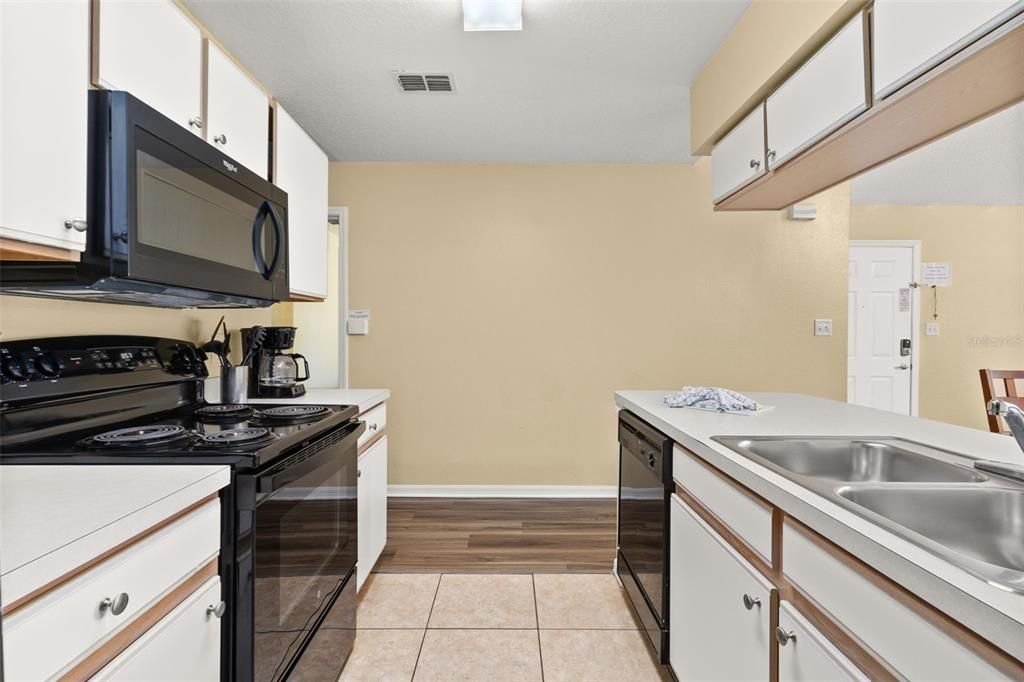 For Sale: $255,900 (3 beds, 2 baths, 1357 Square Feet)