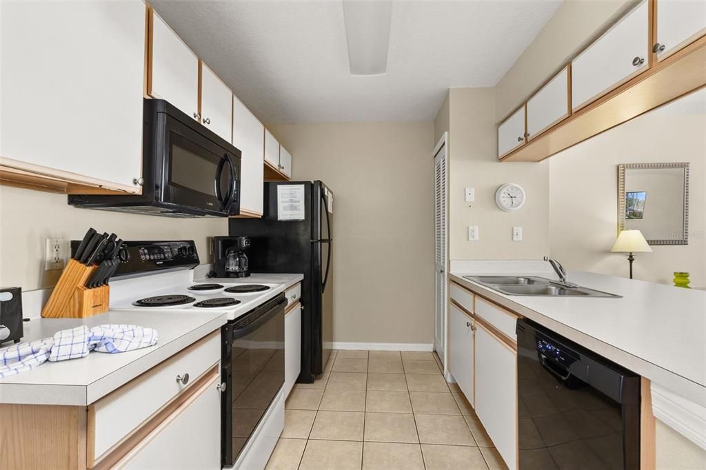 For Sale: $252,900 (3 beds, 2 baths, 1357 Square Feet)