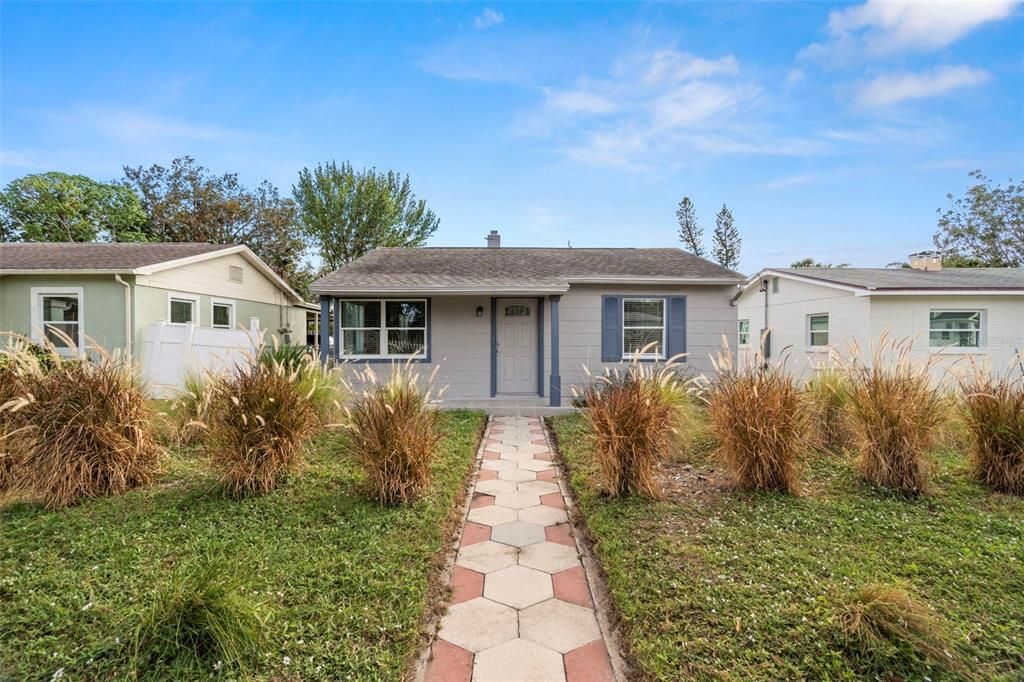 For Sale: $359,000 (3 beds, 2 baths, 1068 Square Feet)