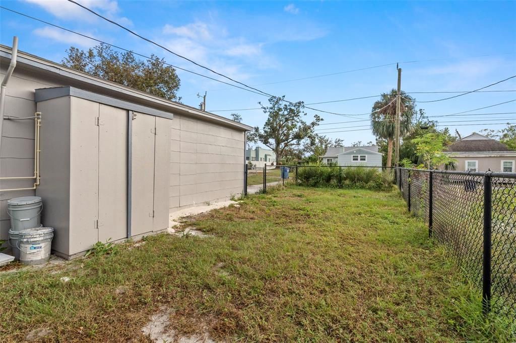 For Sale: $359,000 (3 beds, 2 baths, 1068 Square Feet)