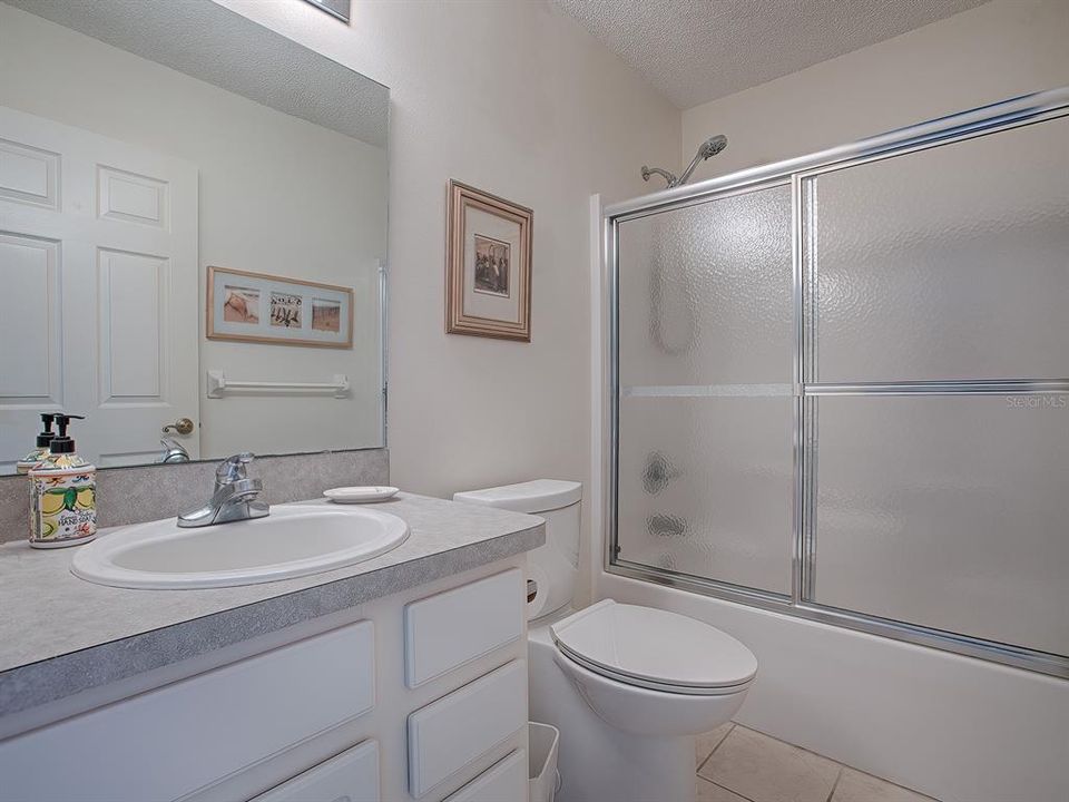 GUEST BATH WITH TUB/SHOWER COMBO