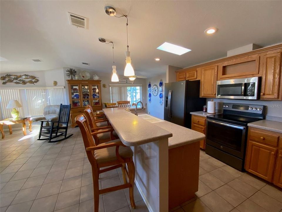 For Sale: $385,000 (2 beds, 2 baths, 1623 Square Feet)