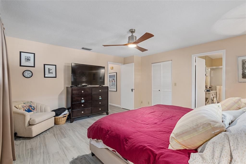 For Sale: $244,900 (2 beds, 2 baths, 1571 Square Feet)