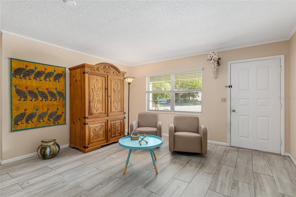 For Sale: $244,900 (2 beds, 2 baths, 1571 Square Feet)