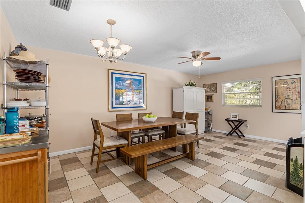 For Sale: $244,900 (2 beds, 2 baths, 1571 Square Feet)