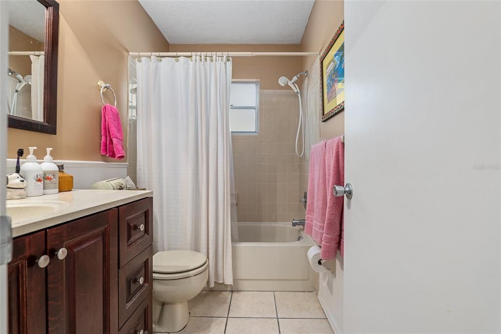 For Sale: $244,900 (2 beds, 2 baths, 1571 Square Feet)