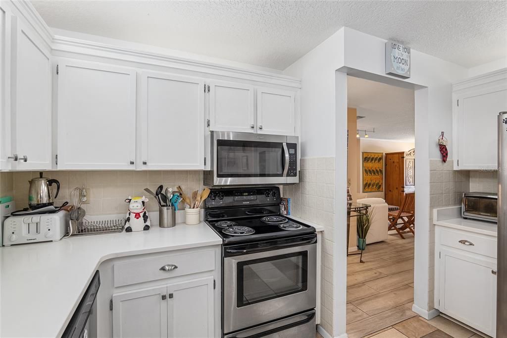 For Sale: $244,900 (2 beds, 2 baths, 1571 Square Feet)