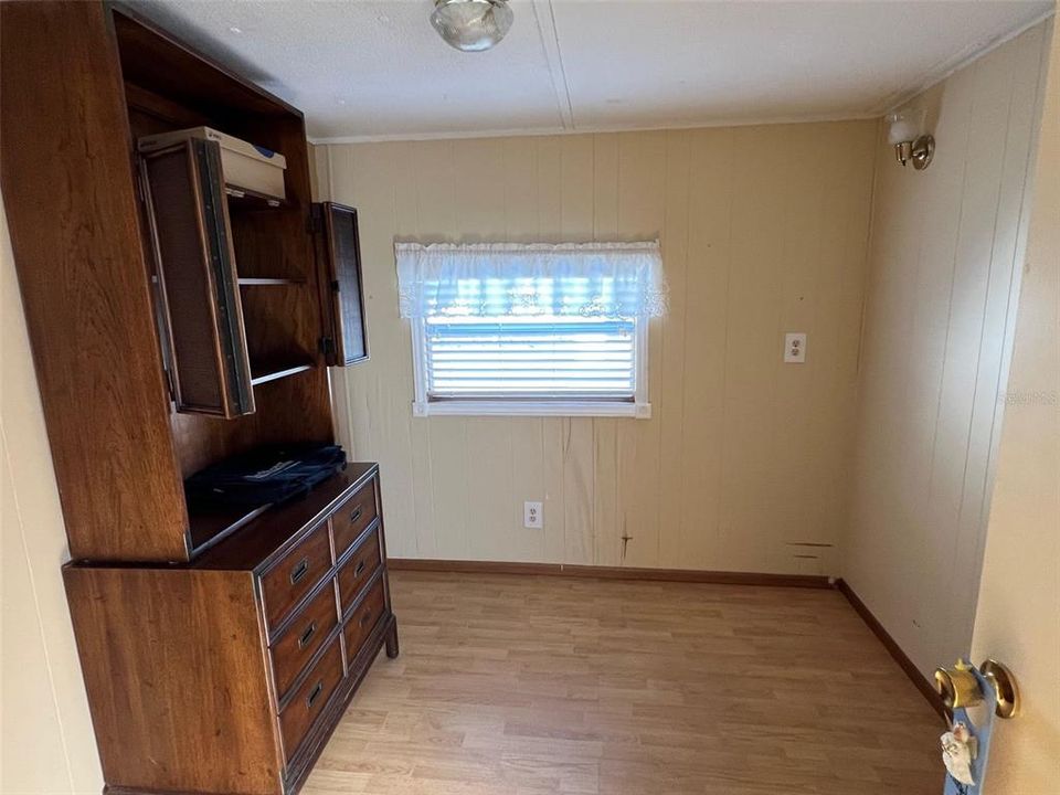 For Sale: $119,900 (2 beds, 1 baths, 672 Square Feet)