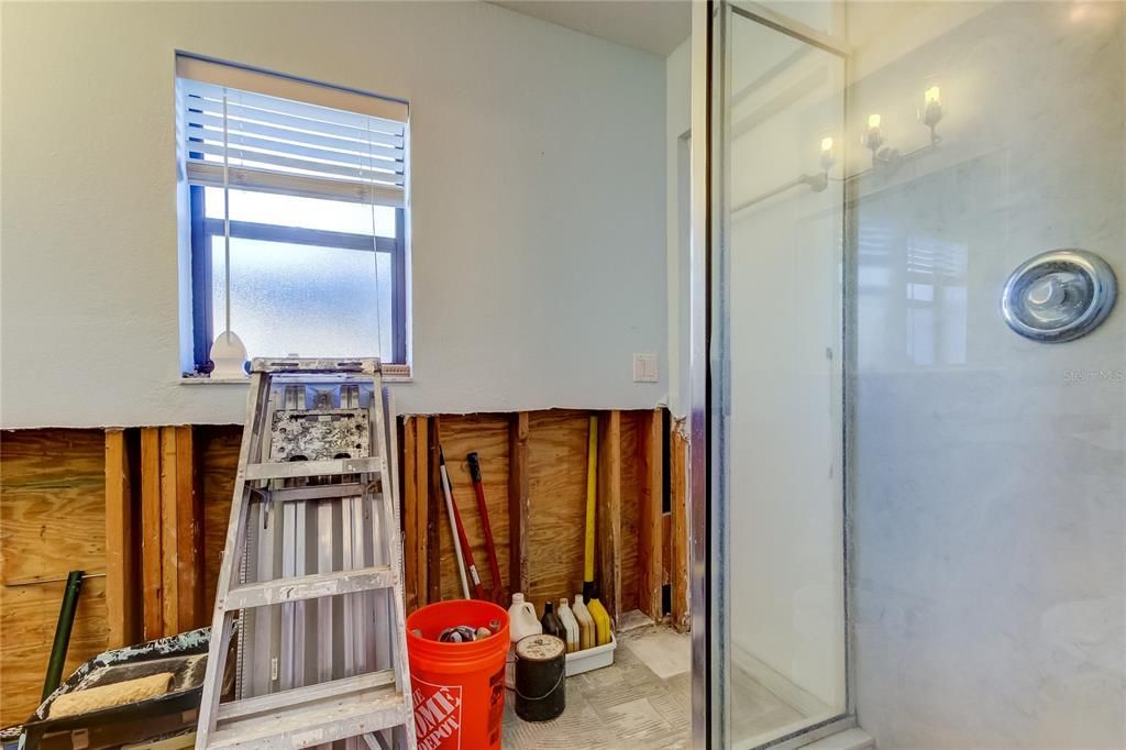 En-Suite Full Bath for Bedroom Two Downstairs - Showing Shower