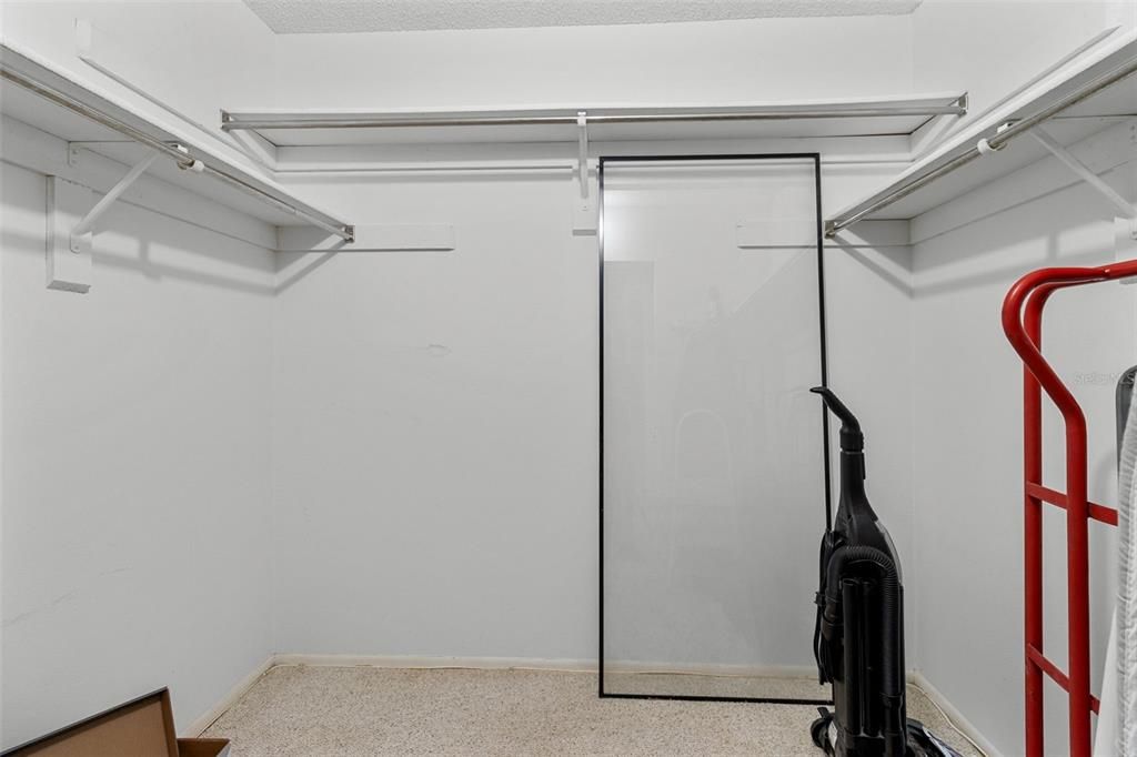 walk-in closet