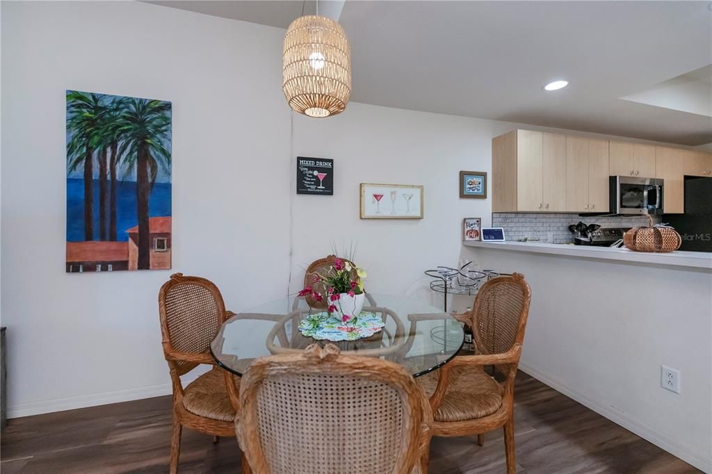 For Sale: $234,000 (2 beds, 2 baths, 1154 Square Feet)