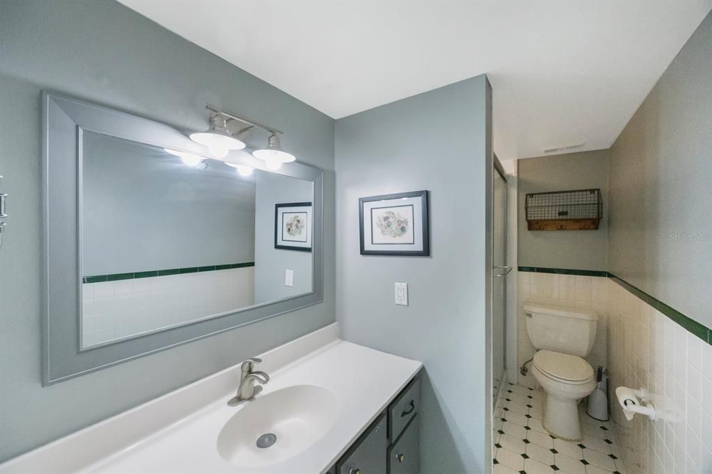 For Sale: $519,000 (2 beds, 1 baths, 1035 Square Feet)