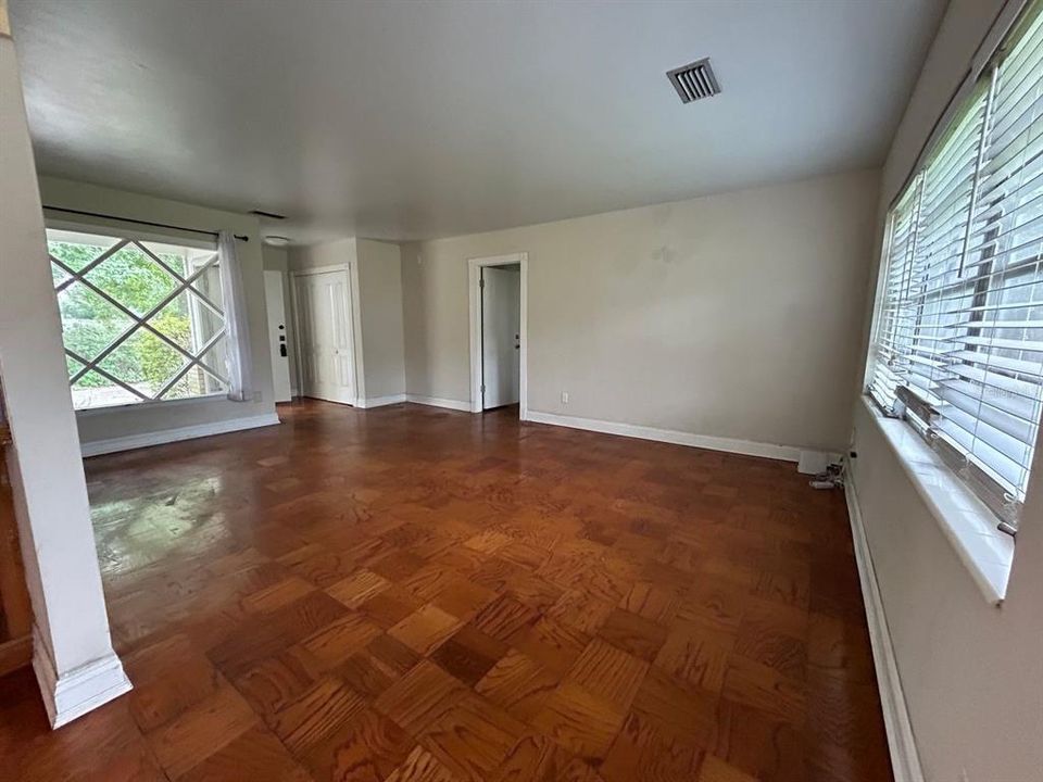 For Rent: $2,100 (3 beds, 2 baths, 1735 Square Feet)