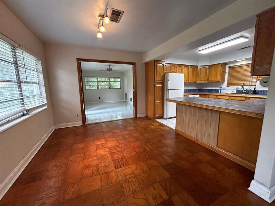 For Rent: $2,100 (3 beds, 2 baths, 1735 Square Feet)