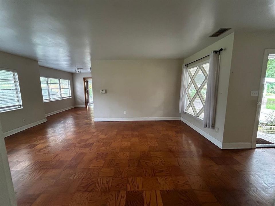 For Rent: $2,100 (3 beds, 2 baths, 1735 Square Feet)