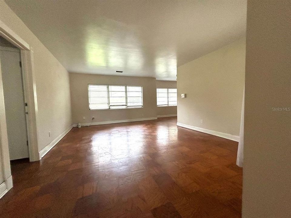 For Rent: $2,100 (3 beds, 2 baths, 1735 Square Feet)