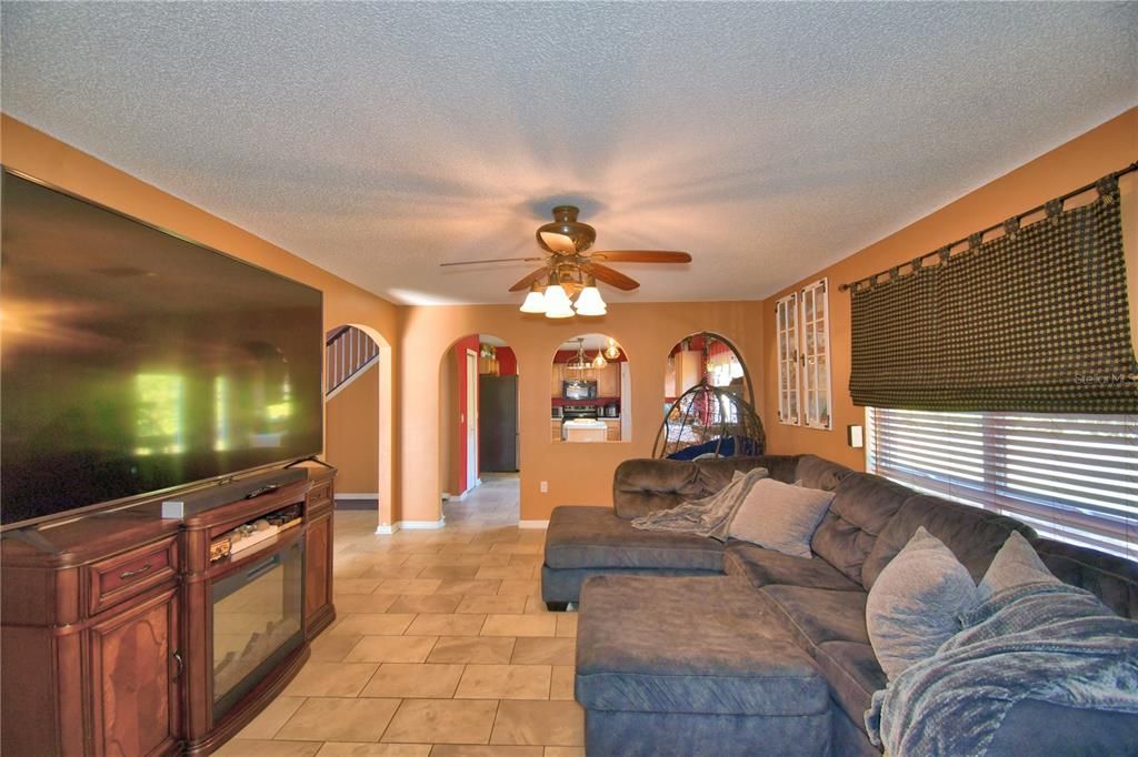 For Sale: $349,900 (4 beds, 2 baths, 2208 Square Feet)