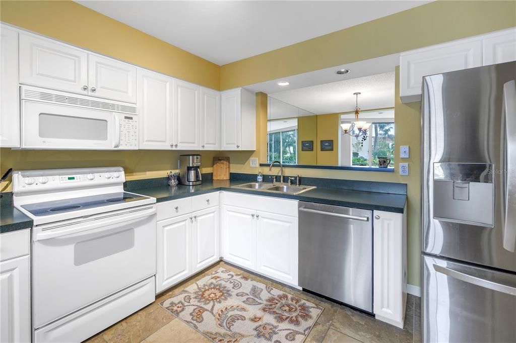 For Sale: $265,000 (2 beds, 2 baths, 1341 Square Feet)