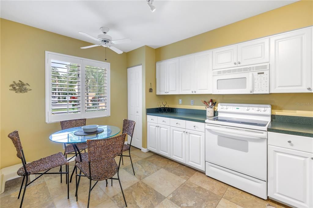 For Sale: $265,000 (2 beds, 2 baths, 1341 Square Feet)