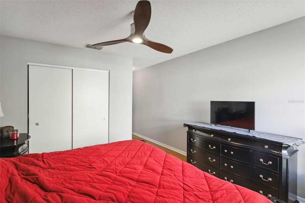 For Sale: $249,000 (2 beds, 2 baths, 1032 Square Feet)