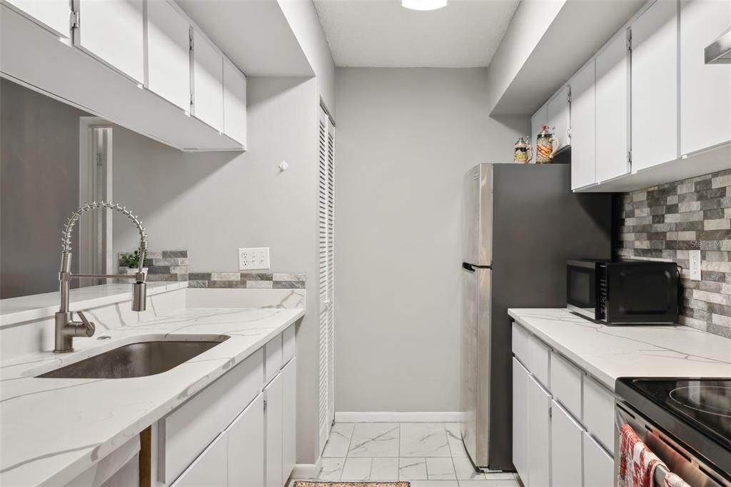 For Sale: $249,000 (2 beds, 2 baths, 1032 Square Feet)