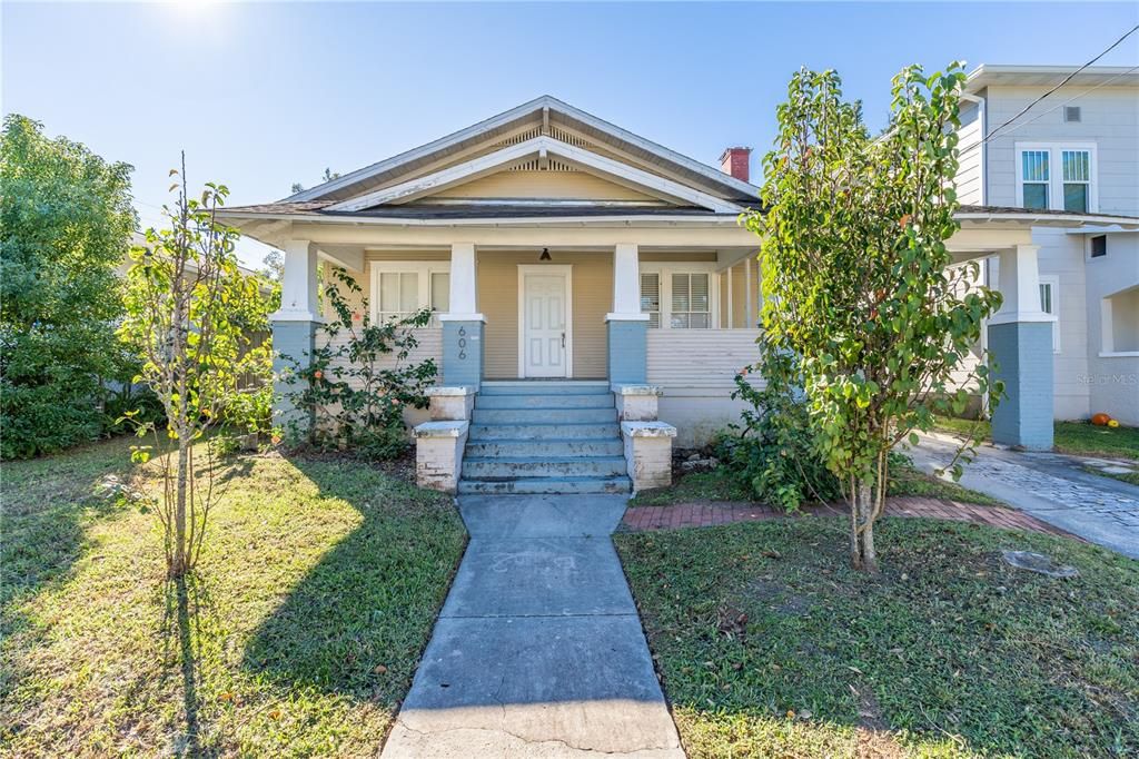 For Sale: $339,900 (3 beds, 2 baths, 1101 Square Feet)