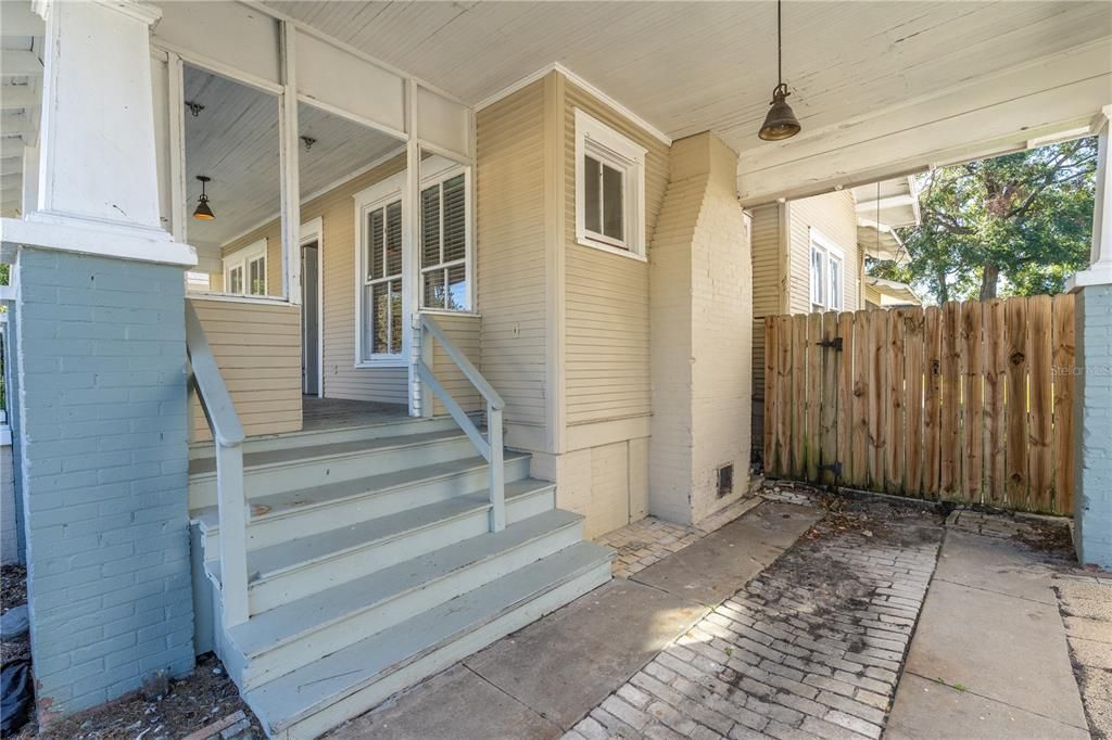 For Sale: $339,900 (3 beds, 2 baths, 1101 Square Feet)