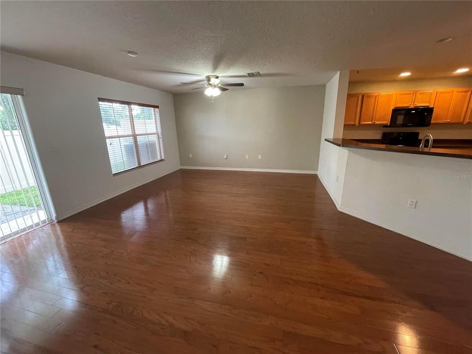 For Sale: $234,900 (2 beds, 2 baths, 1386 Square Feet)