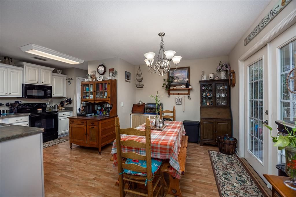 For Sale: $285,500 (3 beds, 2 baths, 1532 Square Feet)