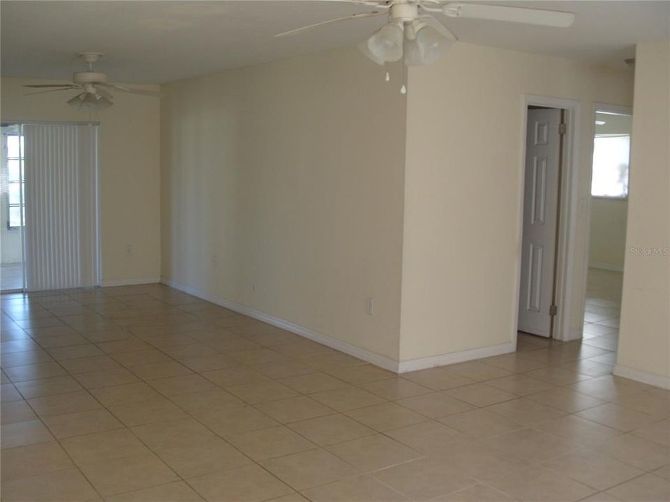 For Sale: $238,000 (2 beds, 2 baths, 1241 Square Feet)