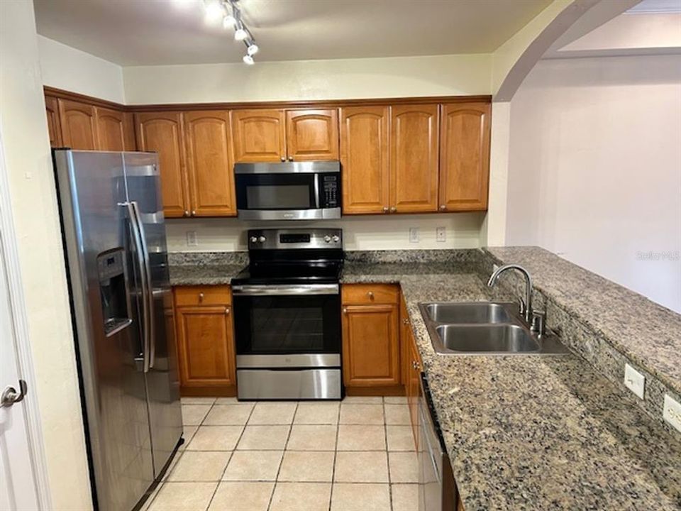 For Rent: $1,700 (2 beds, 2 baths, 1574 Square Feet)