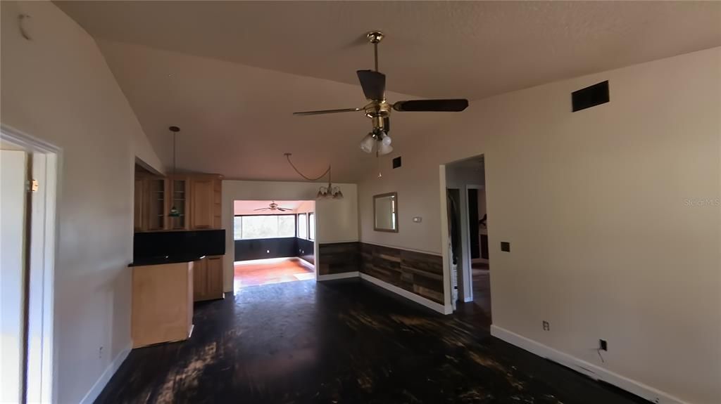 For Sale: $259,900 (3 beds, 2 baths, 1652 Square Feet)