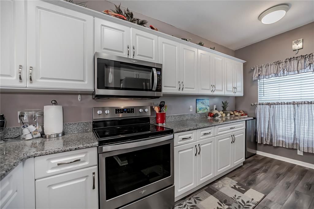 For Sale: $245,000 (2 beds, 2 baths, 1024 Square Feet)